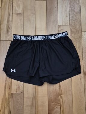 Under Armour Women’s Size Large Black Athletic Shorts with Logo Waistband